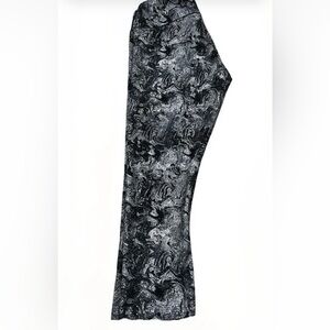BCG Monochrome Abstract Leggings